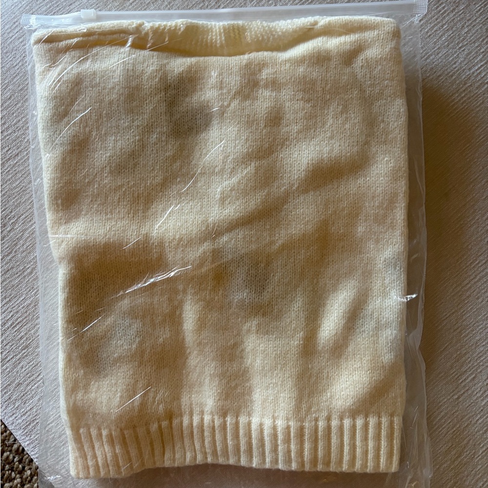 Gingerbread Patterned White Sweater - Picture 6 of 6